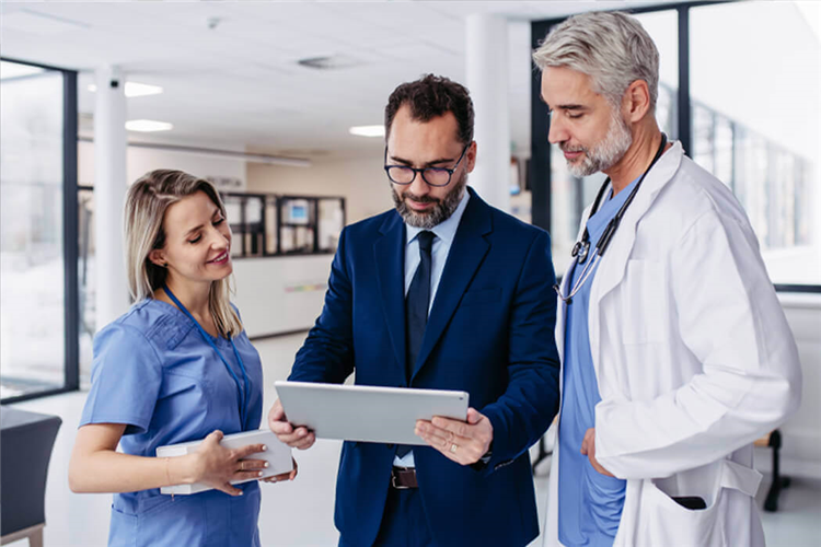 Medical Directors in the U.S.: Leadership, Strategy, and Clinical Impact